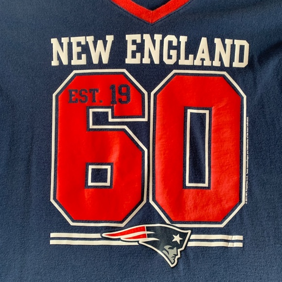 NFL New England Patriots XXL T-Shirt V-Neck Jersey Tee Navy Red 100% Cotton - Picture 3 of 6